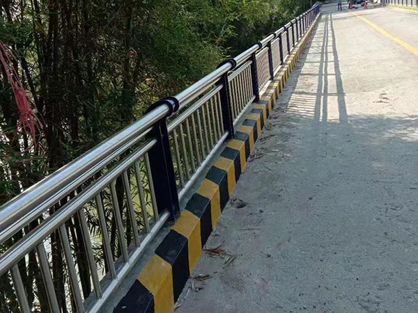 橋梁護欄